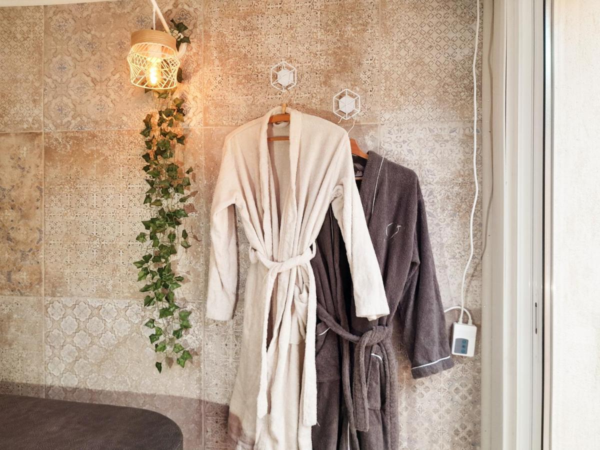 Lux, Chambre Spa Privatif Valenciennes Aulnoy-lez-Valenciennes Exterior foto
